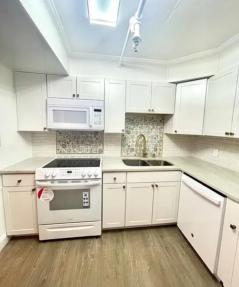 400 E Colonial Dr #408 — Photo 31
