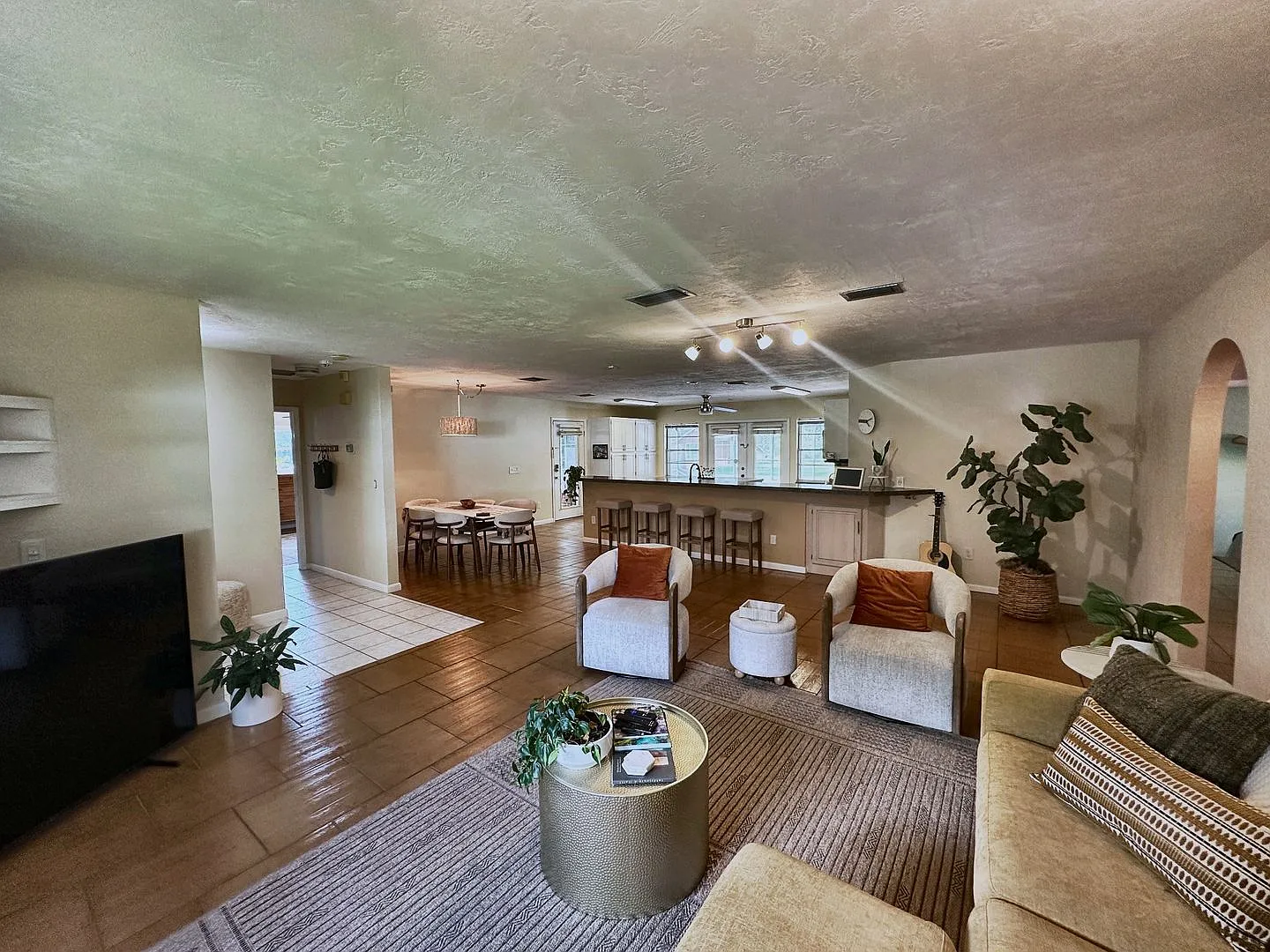Exceptional 2.7-Acre DeLand Estate with Pool, Private Apartment, Generator, Garden & Oversized Ga... — Photo 3