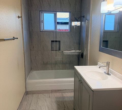 4th image of 932 Kennedy Dr APT B
