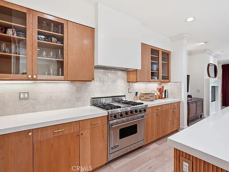 133 Hollister Ave — Photo 10