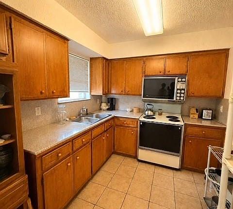 3rd image of 1113 Lawson Ln