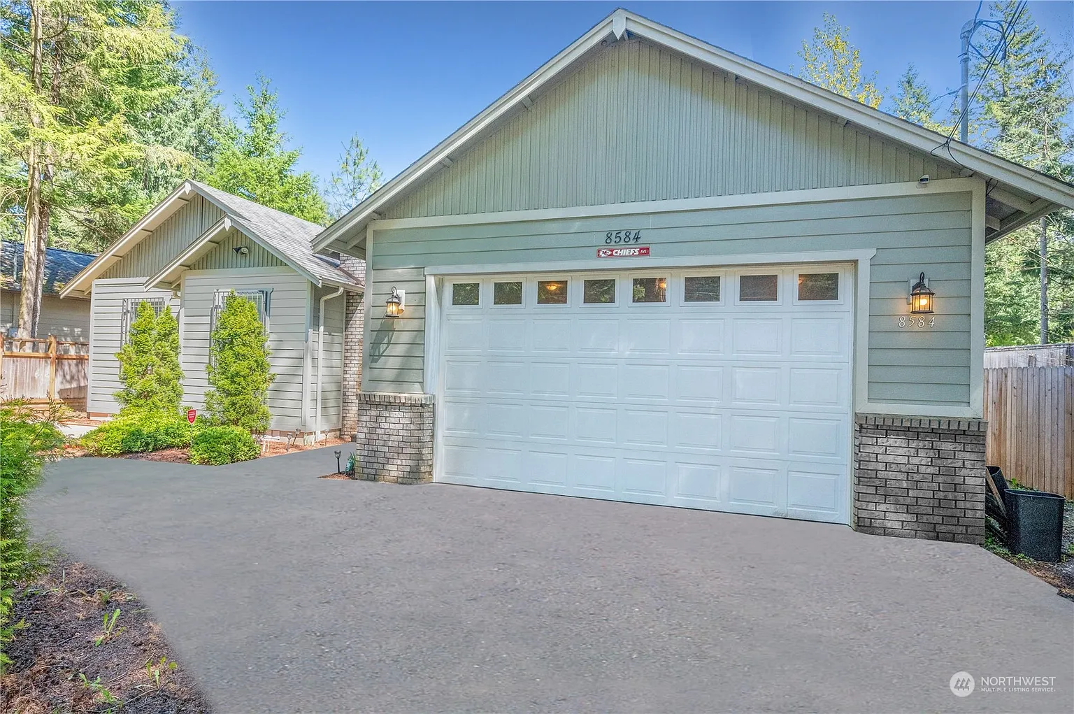8584 Golden Valley Drive photo 1