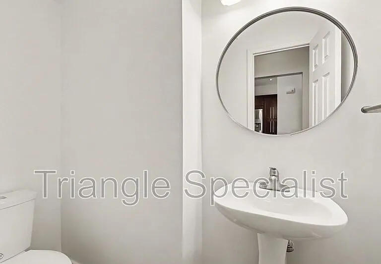 7648 Astoria Pl — Photo 8