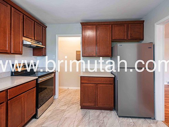 5th image of 2529 S Melbourne St