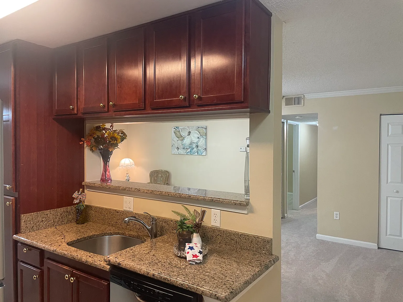 2 bed, 1.5 bath, 825 sqft, $1,900 — Photo 3