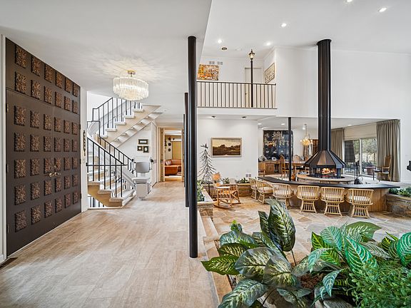 4th image of 990 Heather Rd