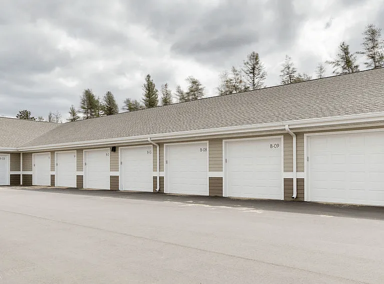 Pinehurst Apartments — Photo 11