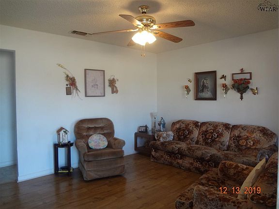 5th image of 302 S Louisiana Ct