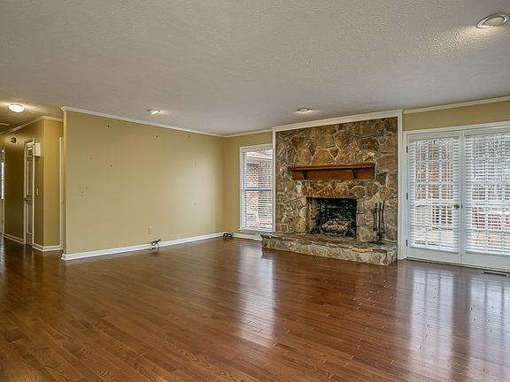 3rd image of 649 Julia Dr