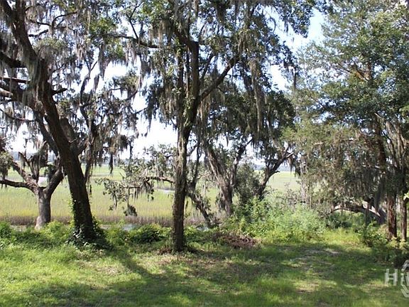 5th image of 353 Main Street