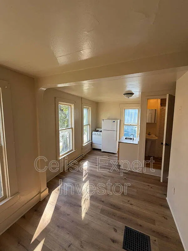 Studio, 1.0 bath, $575 — Photo 3