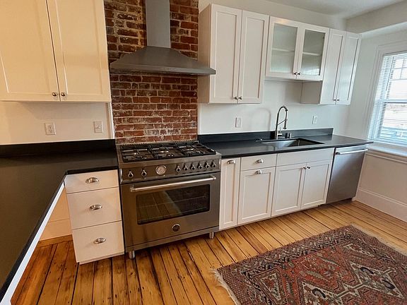 2nd image of 1595 Westminster St #Top