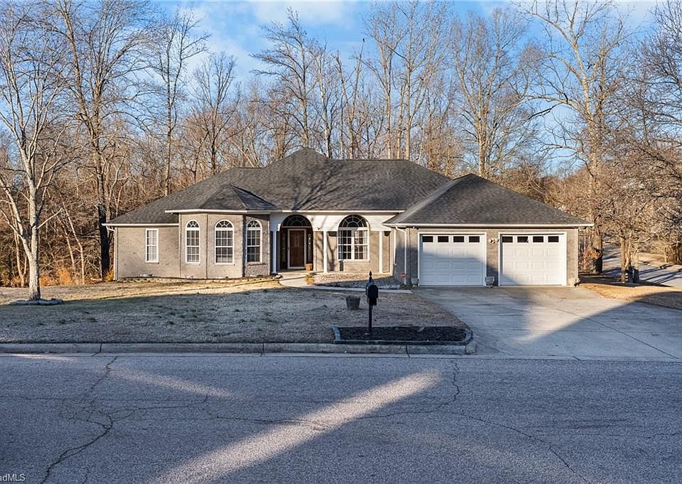 1st image of 1202 Dogwood Ln
