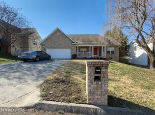 4135 Oakstone Ln, Knoxville, TN 37918