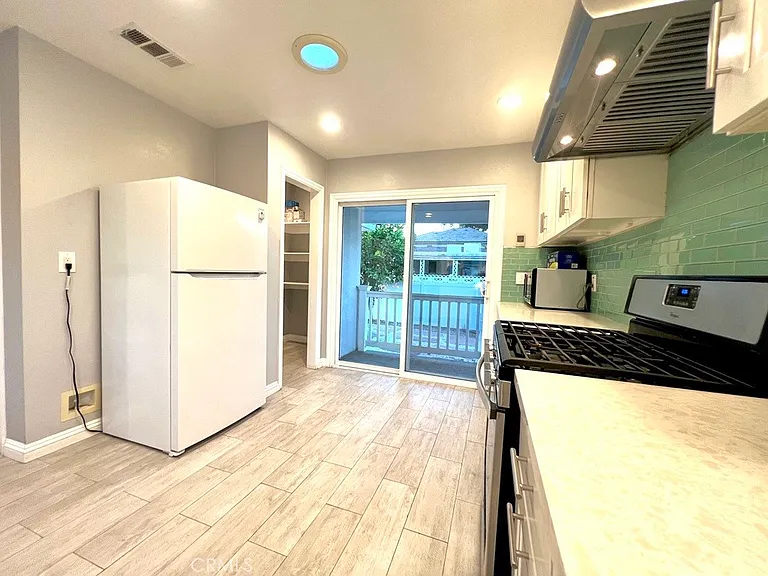 6628 N Golden West Ave — Photo 9