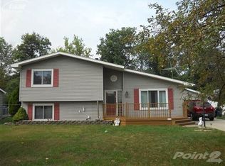 831 Holly Bush Dr, Holly, MI