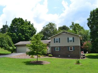 145 Meadow Ln, Calhoun, GA 30701