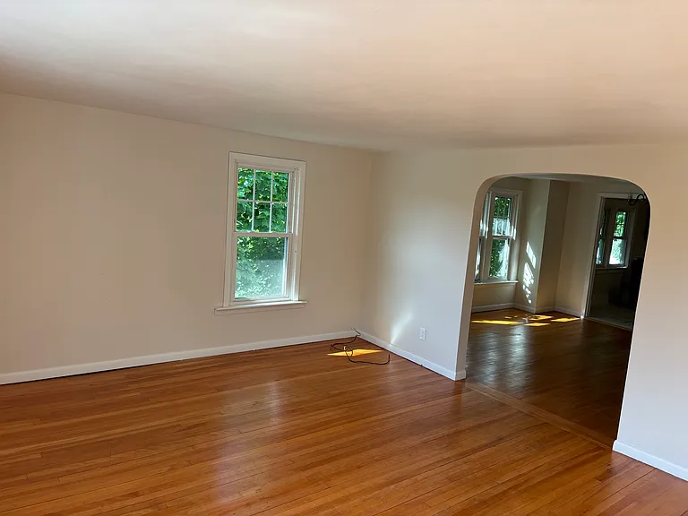 405 Willis Ave #2 — Photo 24