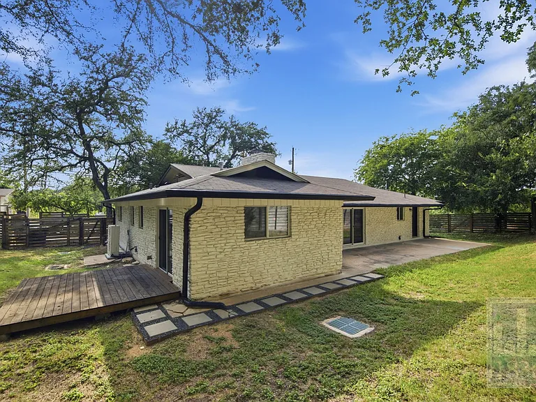 2703 Burleson Rd — Photo 22