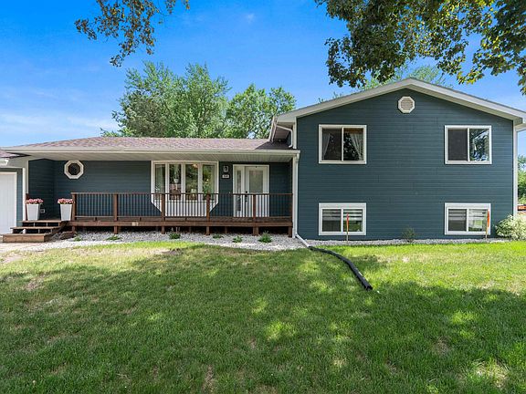 2nd image of 1501 E Sylvan Cir