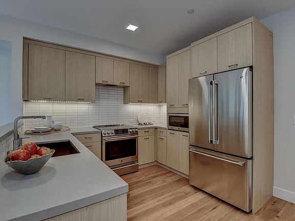2nd image of 430 Forest Ave #C