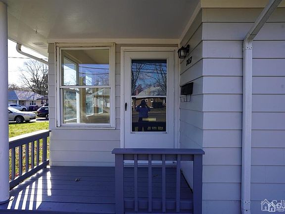 2nd image of 2037 Yorktowne Blvd