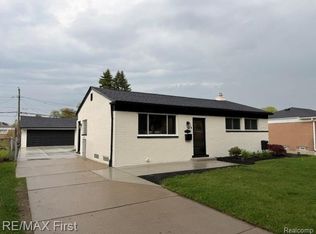 32565 Warner Dr, Warren, MI 48092