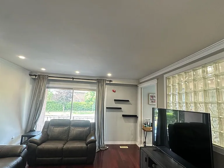 6 Harrington Cres — Photo 6