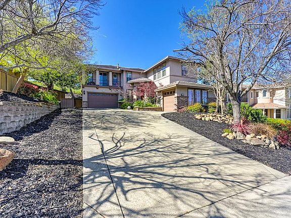 3rd image of 343 Carpenter Hill Rd