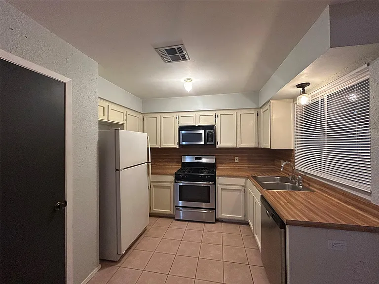 7316 Lake Charles Dr — Photo 8