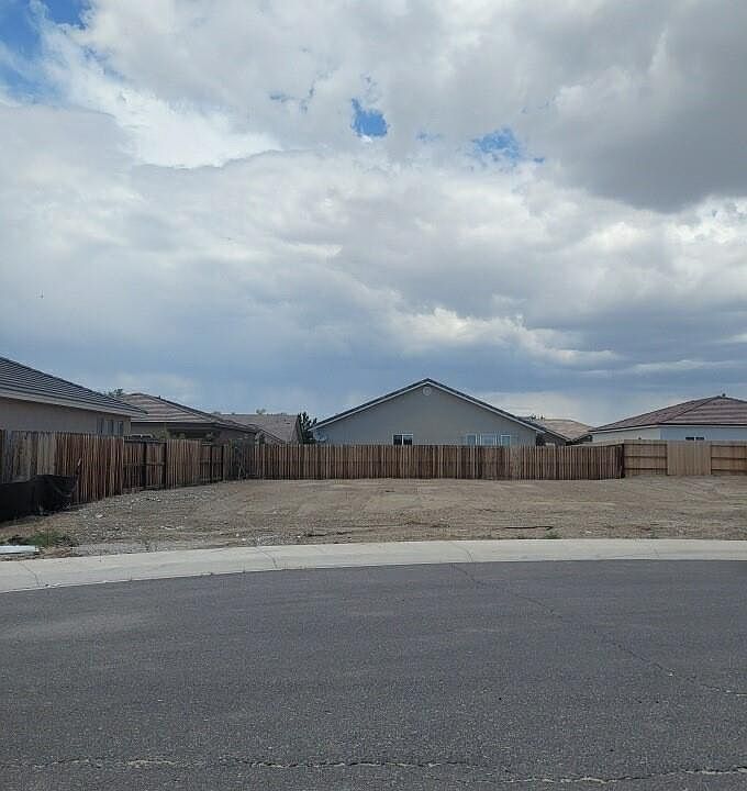 2nd image of 1046 Tamarack Ct