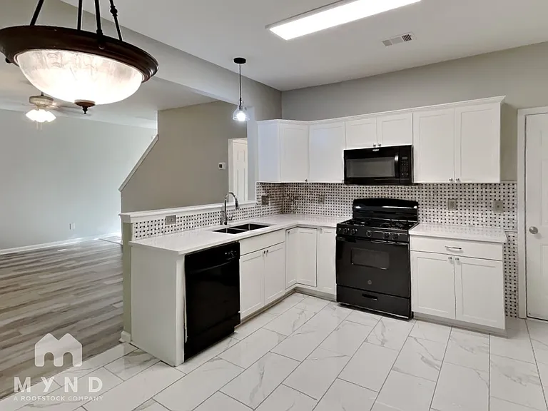 1557 Silver Ridge Dr SW — Photo 4
