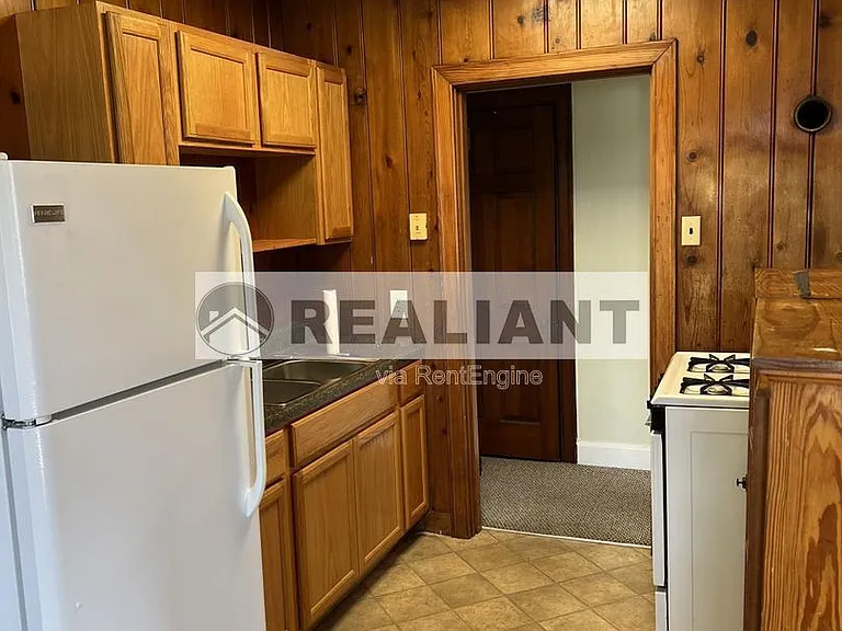 2214 Memorial Pkwy — Photo 7