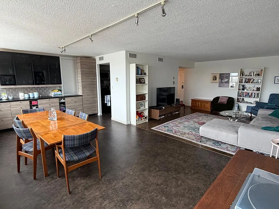 380 Pelissier St #1906