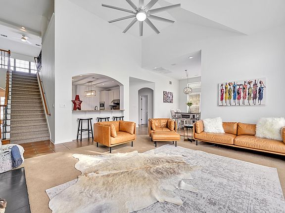 3rd image of 2505 Lovett Ln