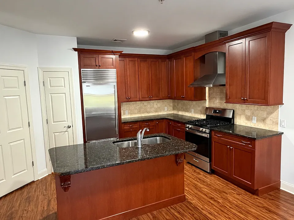90 Park Ave #202