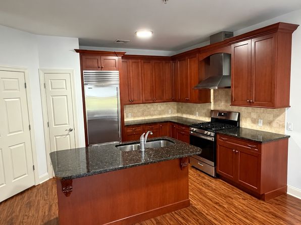 90 Park Ave APT 202