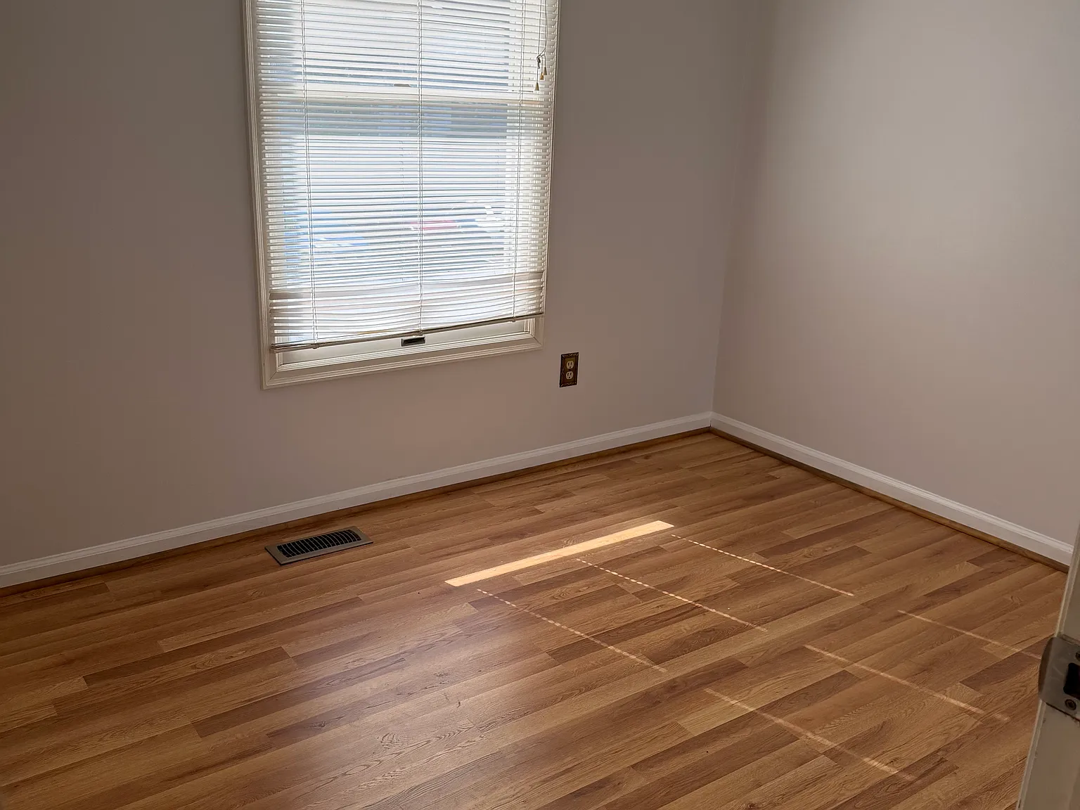 3 bed, 3.5 bath, 1800 sqft, $2,400 — Photo 4