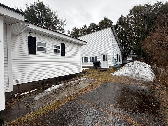 4th image of 32 Phillips Ct
