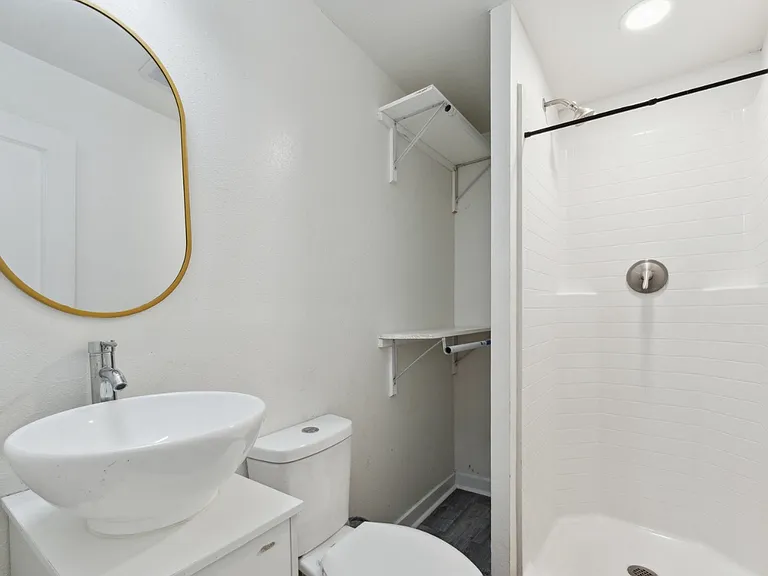 155 Oelkers St #B — Photo 6