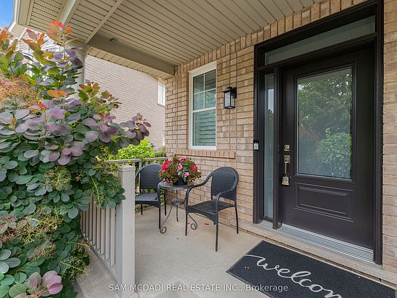 5th image of 899 Pickersgill Cres