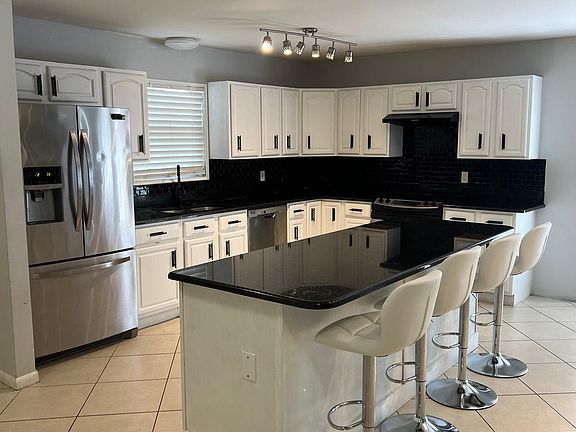 4th image of 2417 Sundy Avenue
