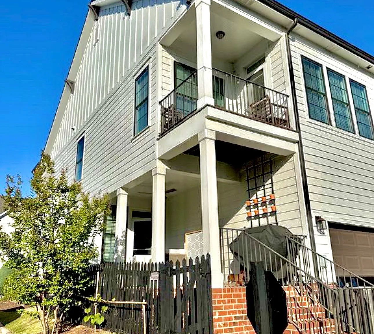 115 Mint Ave — Photo 2