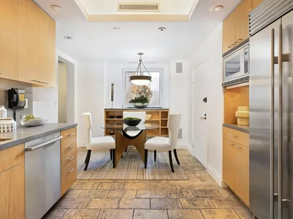 133 East 64th Street image 6 of 13