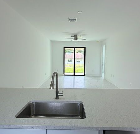 3rd image of 496 Loretta Blvd