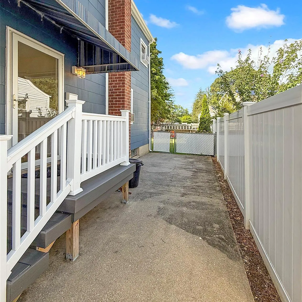 1 bed, 1.0 bath, 2020 sqft, $2,400 — Photo 2