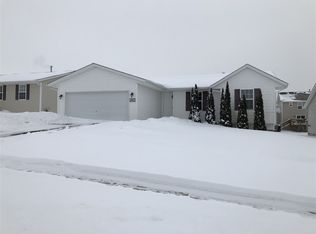 3037 Warwickshire Dr, Roscoe, IL 61115