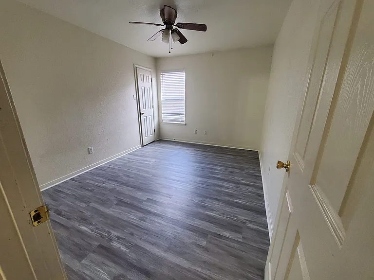 4211 Thunder Creek Dr — Photo 14