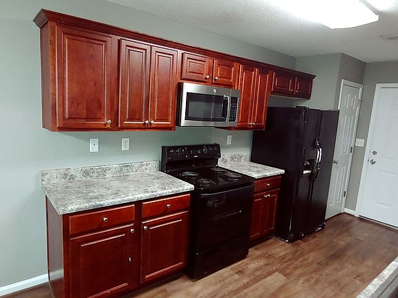 5th image of 5017 Smithfield Cir