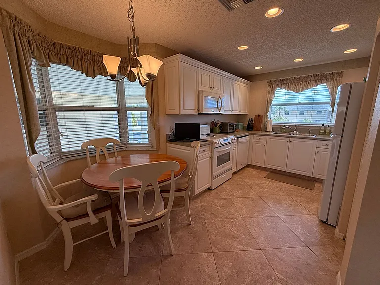 675 W Lake Jasmine Cir — Photo 10